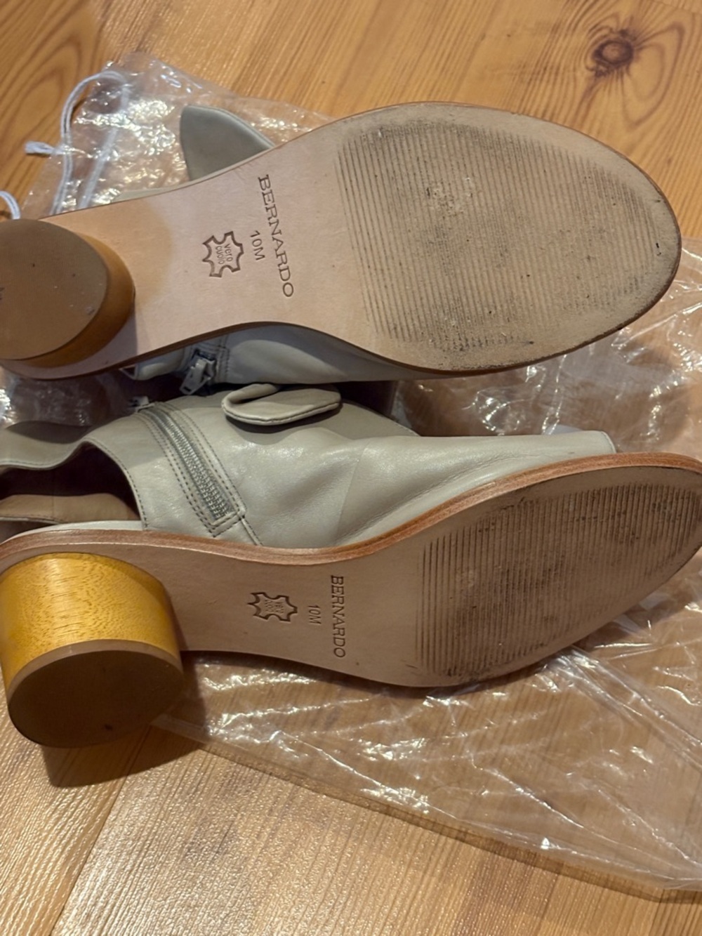 Bernardo Beige Leather Bow Slingback Sandals - Picture 3 of 3